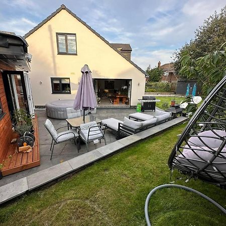 Modern Harrogate House Sleeps 10, Cinema Room & Hot Tub Bagian luar foto
