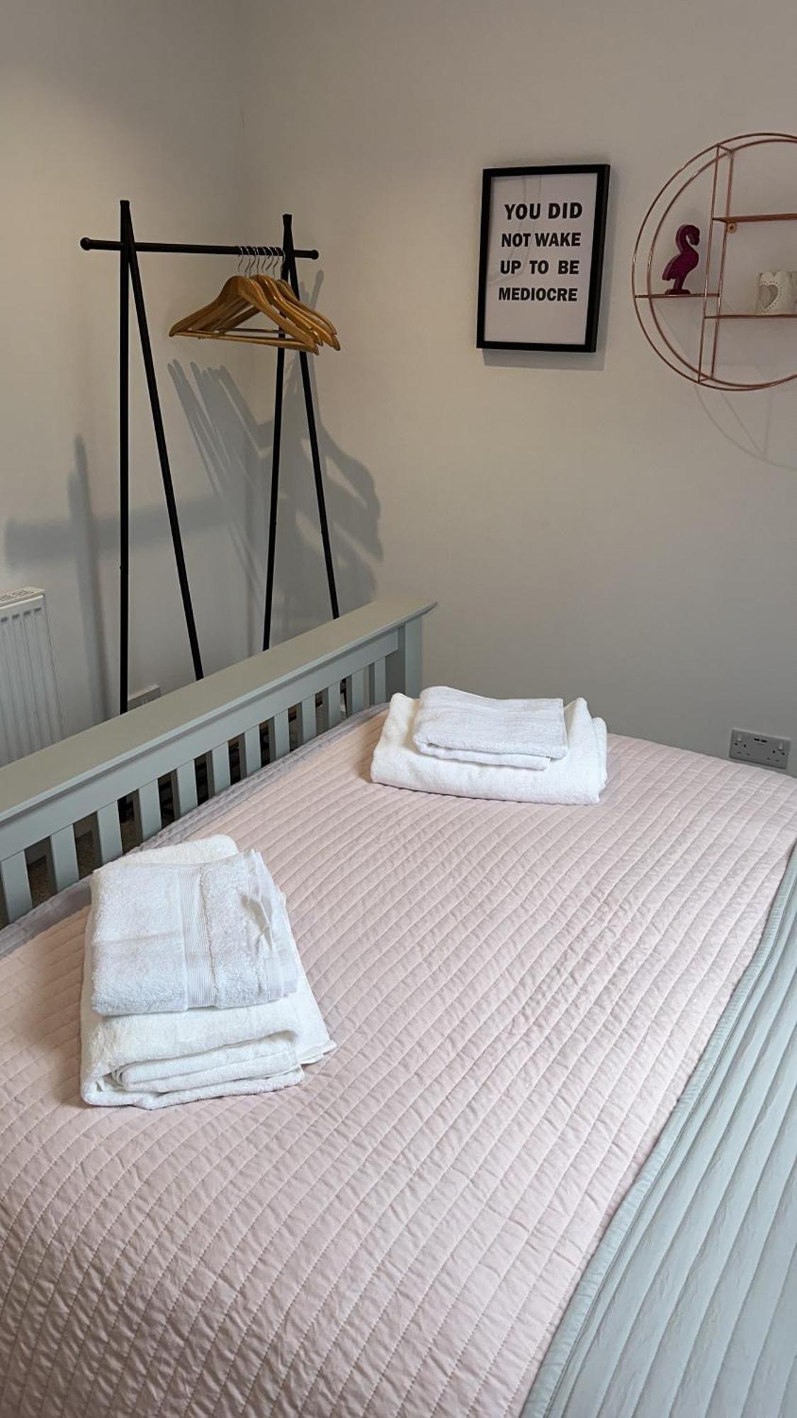 Modern Harrogate House Sleeps 10, Cinema Room & Hot Tub Bagian luar foto